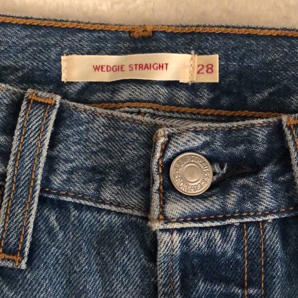 Basically new Levi’s Wedgie 100% cotton straight fit ripped jeans size 28 - Picture 2 of 10